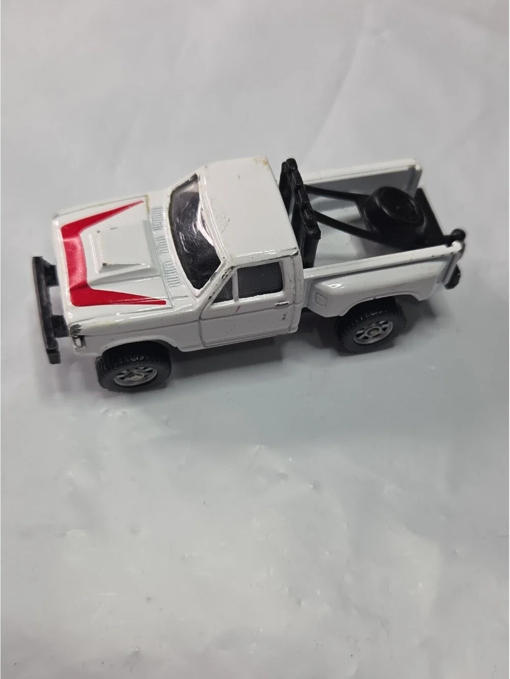 1987 Maisto White Ford Pickup Truck 4 X 4